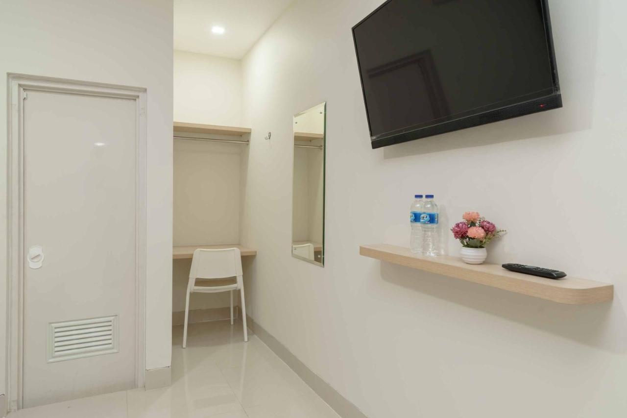 Reddoorz Plus Near Eka Hospital Bsd 5 Dadap Εξωτερικό φωτογραφία